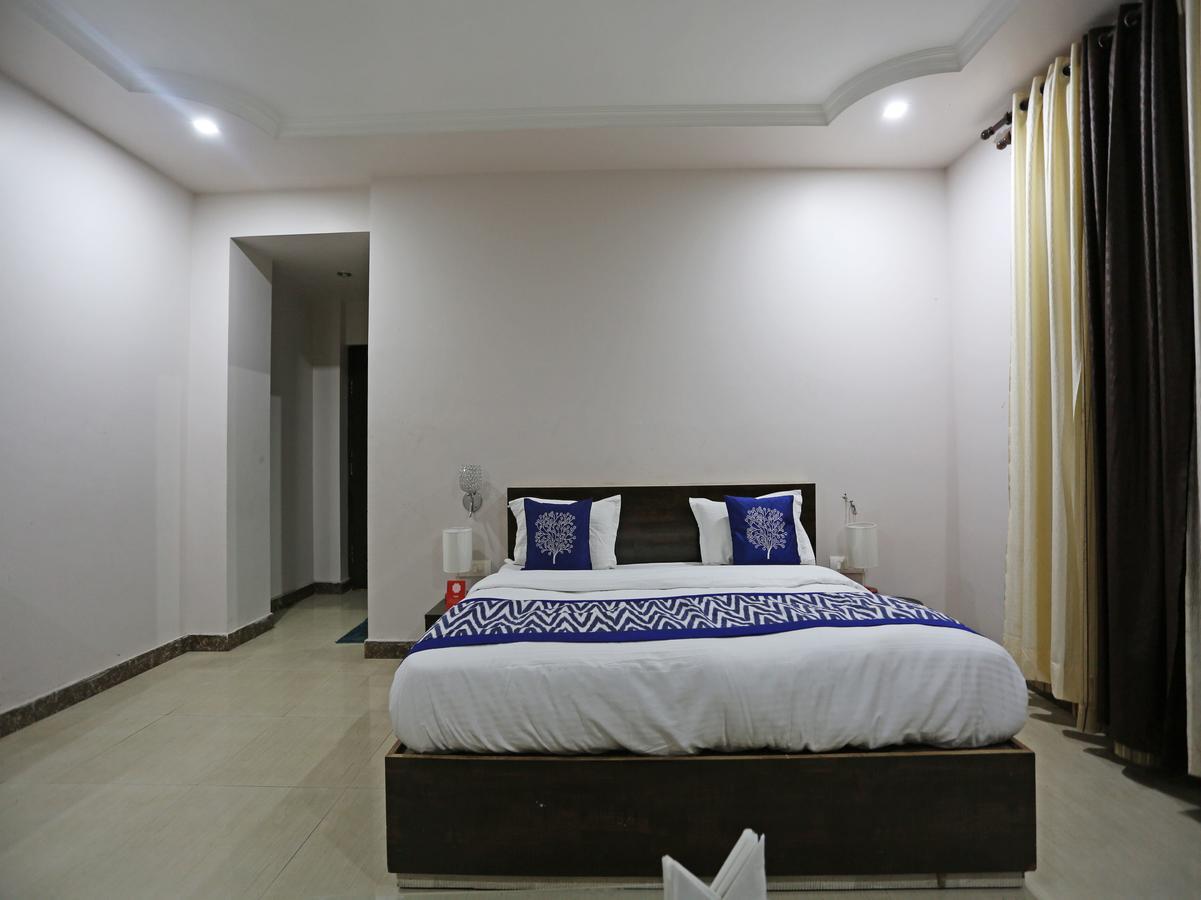Oyo 4635 Sheetal Hotel Haldwāni Екстериор снимка