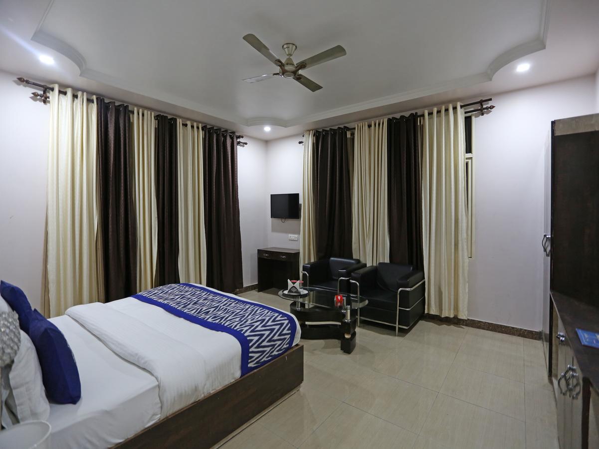Oyo 4635 Sheetal Hotel Haldwāni Екстериор снимка