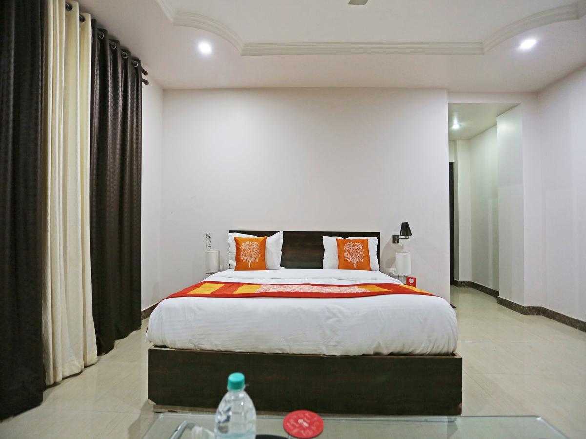 Oyo 4635 Sheetal Hotel Haldwāni Екстериор снимка