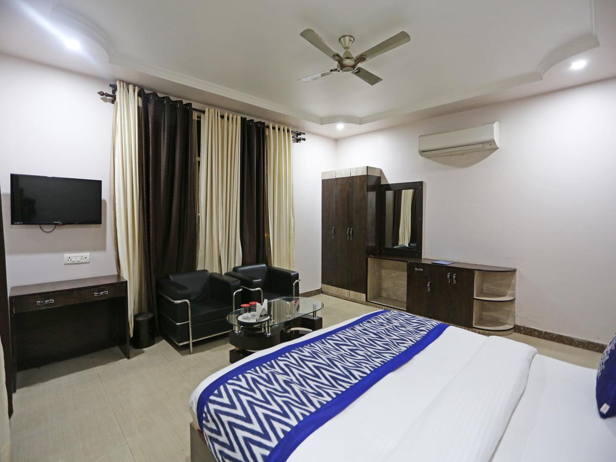 Oyo 4635 Sheetal Hotel Haldwāni Екстериор снимка