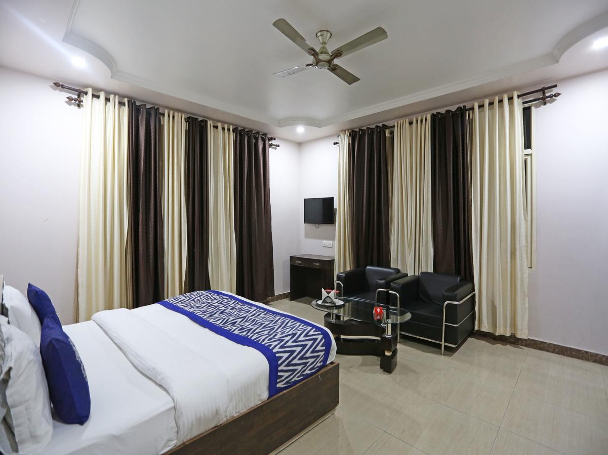 Oyo 4635 Sheetal Hotel Haldwāni Екстериор снимка