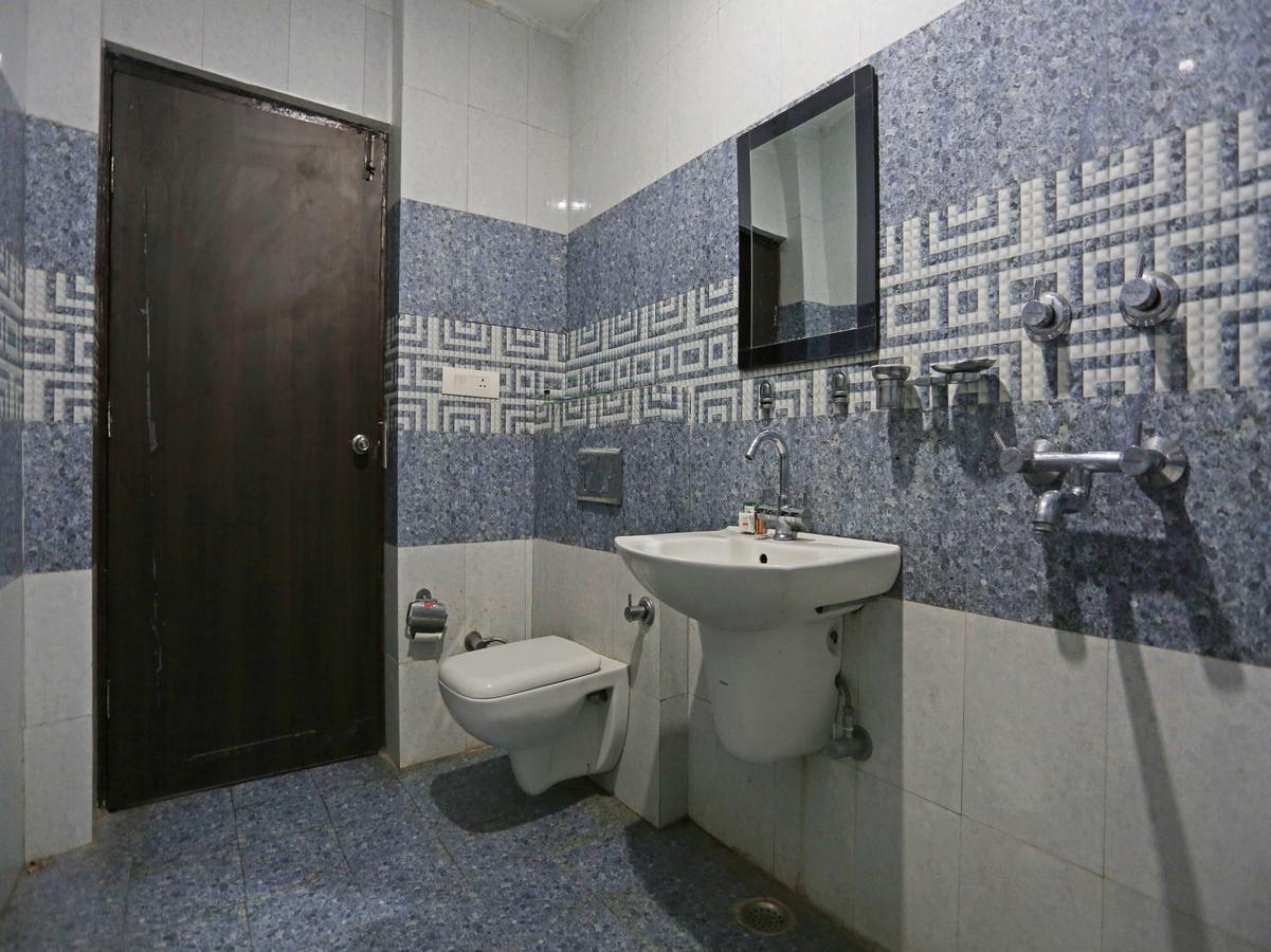 Oyo 4635 Sheetal Hotel Haldwāni Екстериор снимка